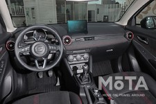 マツダ MAZDA2 XD SPORT+（ボディカラー：エアログレーメタリック）