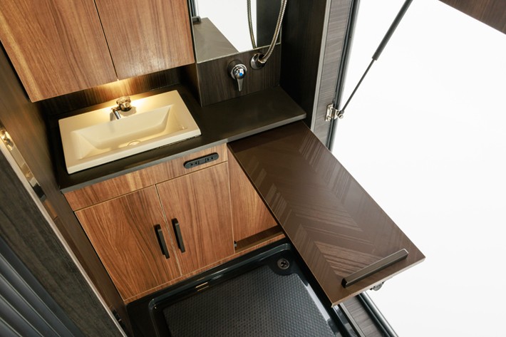 ダイレクトカーズ SUV ADVENTURE CAMPER BR75