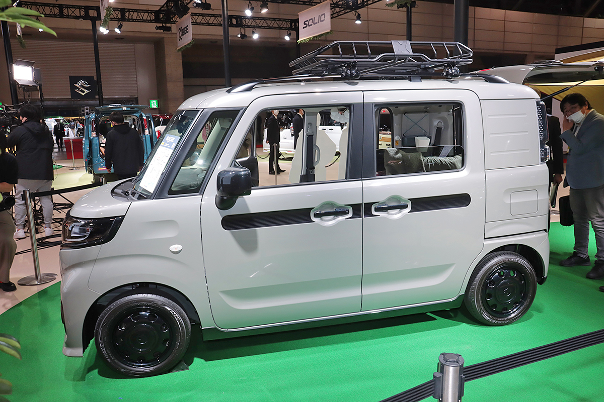 スズキ スペーシアベースのキャンプ 車中泊仕様車 カフェ仕様車が登場 価格やスペックなど ディーラーオプションアイテムなどを解説 東京 オートサロン23 話題を先取り 新型車解説23 Mota