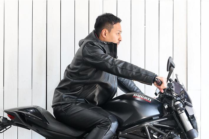 ダークブラウン レザー ジャケット バイカー風 大人の魅力あふれるバイク用ジャケット、紳士に似合う本革