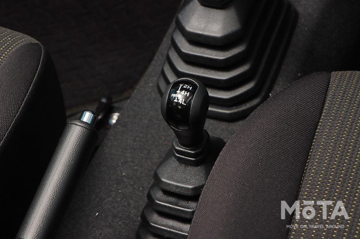 ジムニーシエラには副変速機が搭載されています