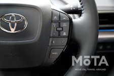 トヨタ 新型プリウス（グレード：Z／駆動方式：E-Four[4WD]／ボディカラー：アッシュ／内装色：グラディエントブラック）