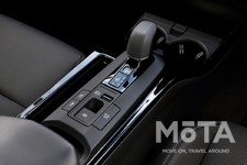 トヨタ 新型プリウス（グレード：Z／駆動方式：E-Four[4WD]／ボディカラー：アッシュ／内装色：グラディエントブラック）