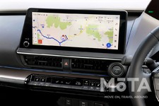 トヨタ 新型プリウス（グレード：Z／駆動方式：E-Four[4WD]／ボディカラー：アッシュ／内装色：グラディエントブラック）