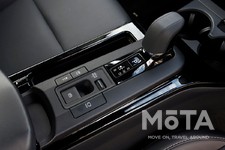 トヨタ 新型プリウス（グレード：Z／駆動方式：E-Four[4WD]／ボディカラー：アッシュ／内装色：グラディエントブラック）