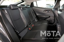 トヨタ 新型プリウス（グレード：Z／駆動方式：E-Four[4WD]／ボディカラー：アッシュ／内装色：グラディエントブラック）