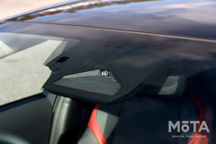 トヨタ 新型プリウス（グレード：Z／駆動方式：FF／ボディカラー：アッシュ／内装色：マチュアレッド）