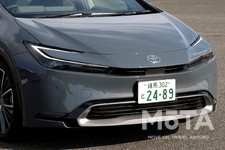 トヨタ 新型プリウス（グレード：Z／駆動方式：FF／ボディカラー：アッシュ／内装色：マチュアレッド）