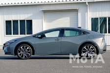 トヨタ 新型プリウスPHEV（駆動方式：FF／ボディカラー：アッシュ／内装色：ブラック）