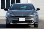 トヨタ 新型プリウスPHEV（駆動方式：FF／ボディカラー：アッシュ／内装色：ブラック）