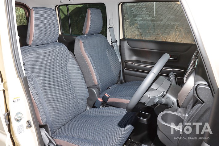 スズキ ハスラーの前席