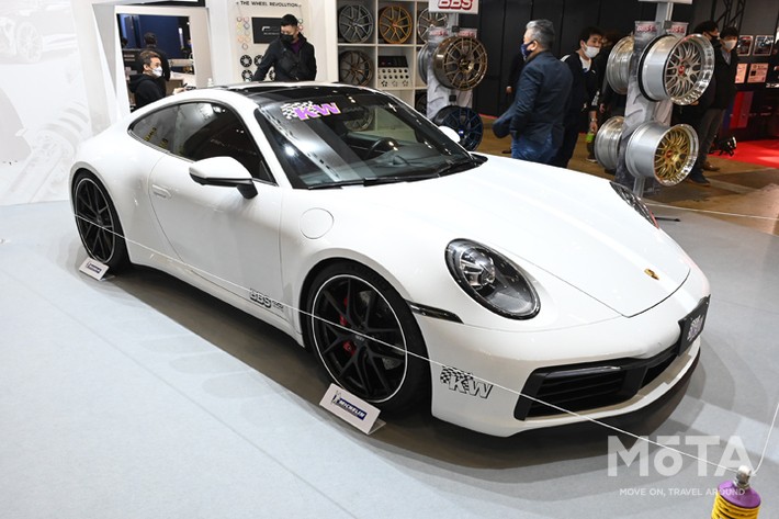 橋本コーポレーションがサスペンションメーカー「KW」の新作車高調を装着したポルシェ911カレラを出展！ その他の車高調ラインアップにも注目【東京オートサロン2023】