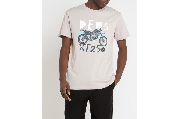 DEUS XT250 がTee シャツになって登場 】|【業界先取り】業界