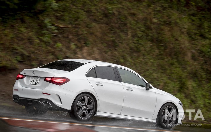 メルセデス・ベンツ Aクラス(A180セダン)