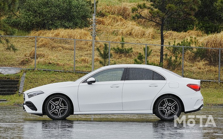 メルセデス・ベンツ Aクラス(A180セダン)