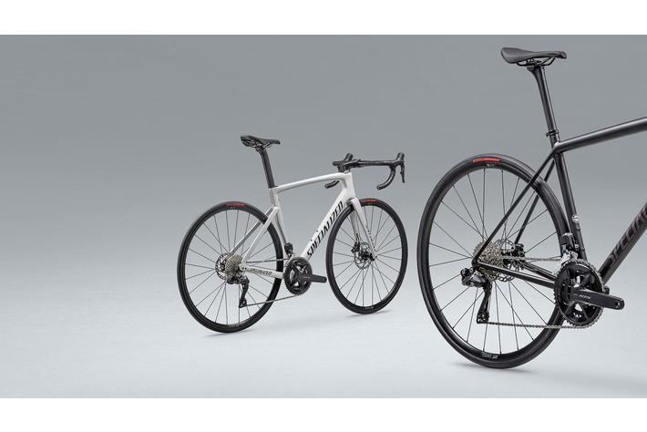 スペシャライズドが、人気のロードバイクTarmacとAethosにシマノ105