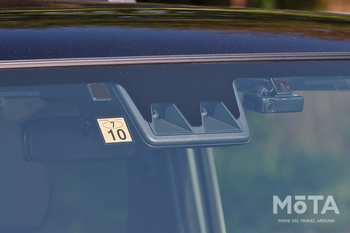 先進安全機能で使用されるフロントカメラ