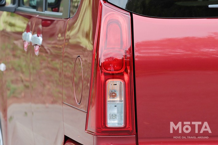 ダイハツ タント（グレード：X／ボディカラー：ファイアークォーツレッドメタリック）