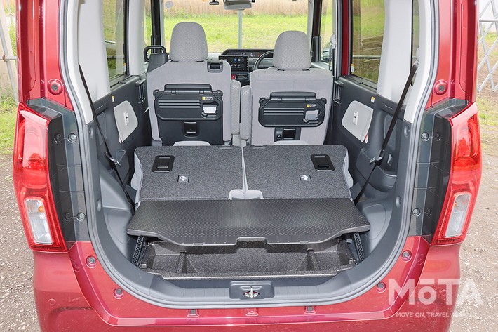 ダイハツ タント（グレード：X／ボディカラー：ファイアークォーツレッドメタリック）