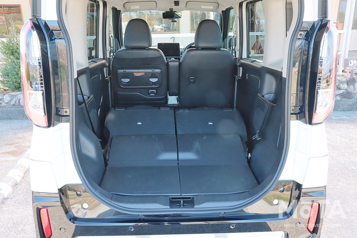 デリカミニ（後席を倒した状態）