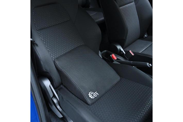 長時間運転後や待ち時間などの【ちょっと休憩】に特化した車用クッション”すきまくら”を再入荷しました。