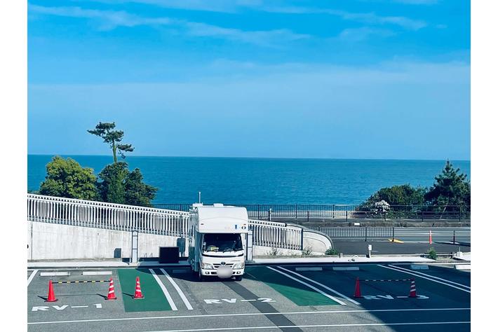 車中泊の旅をより快適にする“RVパーク”5施設が新規認定！熊野古道「浜街道」が目の前に広がる「RVパーク　道の駅パーク七里御浜」など続々オープン！