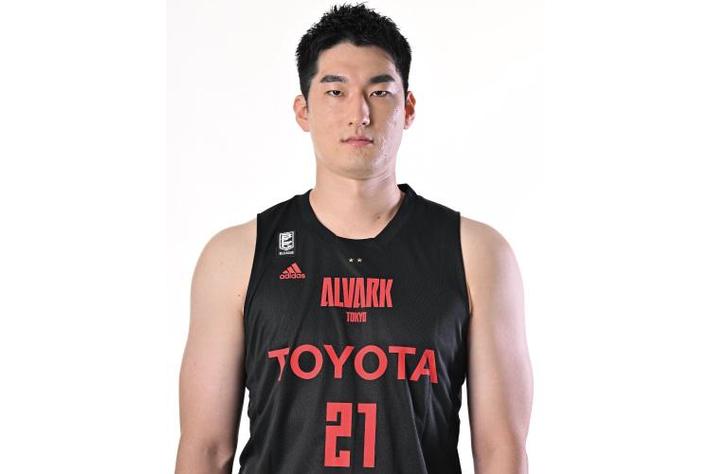 11 セバスチャン・サイズ選手 #21 平岩玄選手2023-24シーズン