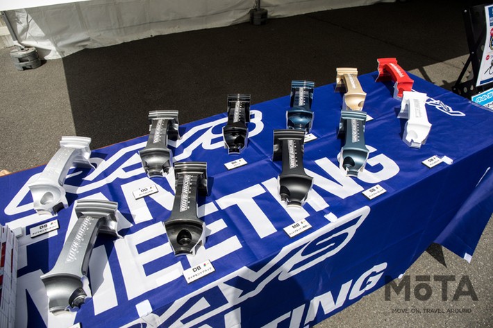 高性能鍛造ホイールのボルクレーシングを筆頭に、ズラリと並んだレイズのホイール。「CE28 N-plus（仮称）」や「NE24 club sports（仮称）」といったプロトタイプのホイールも展示されていました