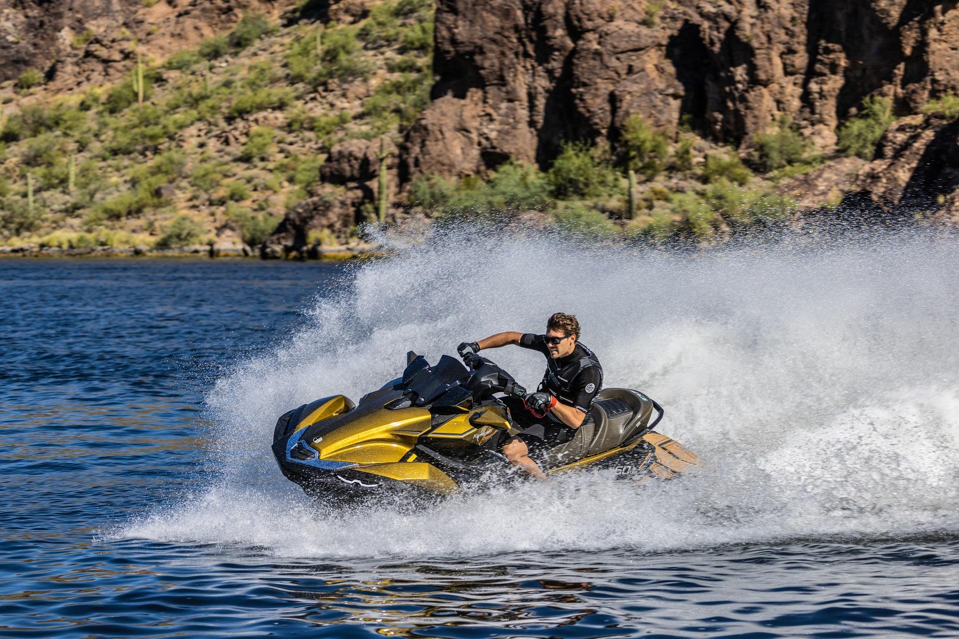 GV-NTX1 新品 カワサキから新たなツーリングランナバウトJET SKI「ULTRA 160LX」新