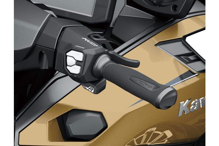 カワサキから新たなツーリングランナバウトJET SKI「ULTRA 160LX」新