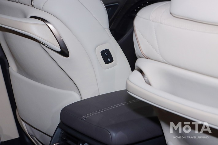 トヨタ アルファード Executive Lounge／ボディカラー：プレシャスレオブロンズ