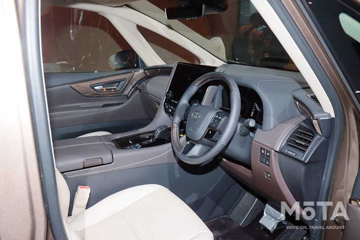 トヨタ アルファード Executive Lounge／ボディカラー：プレシャスレオブロンズ