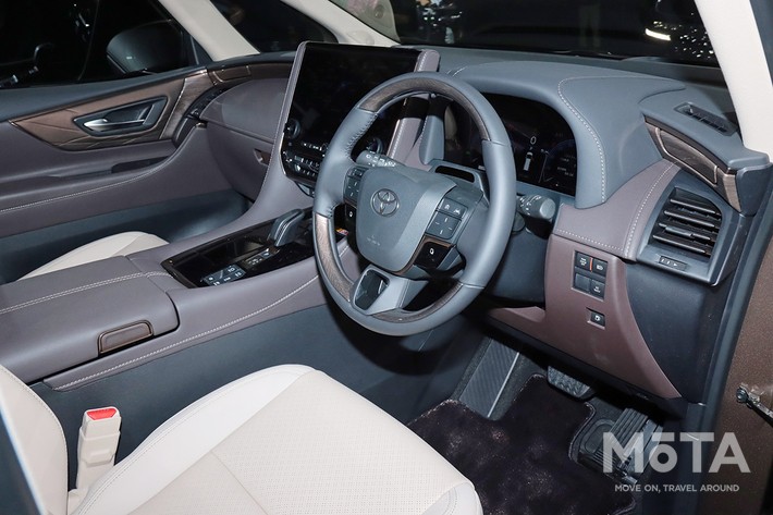 トヨタ アルファード Executive Lounge／ボディカラー：プレシャスレオブロンズ