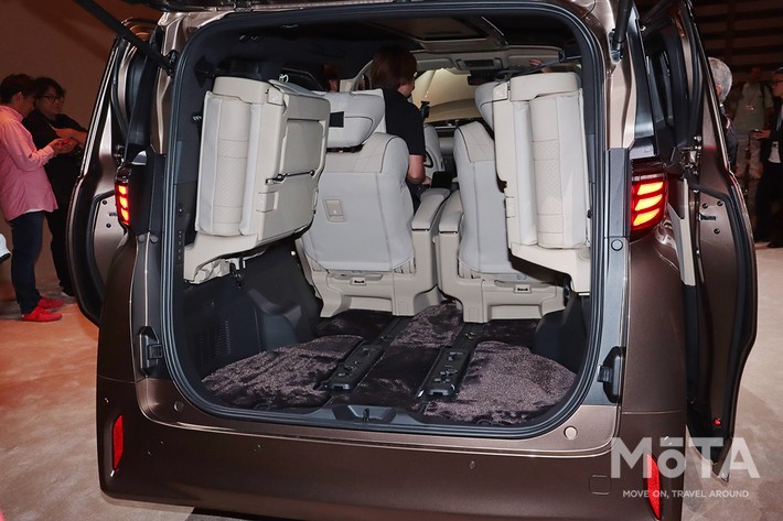 トヨタ アルファード Executive Lounge／ボディカラー：プレシャスレオブロンズ