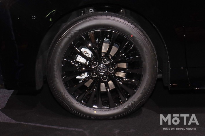 トヨタ ヴェルファイア Z Premier ／ボディカラー：ブラック