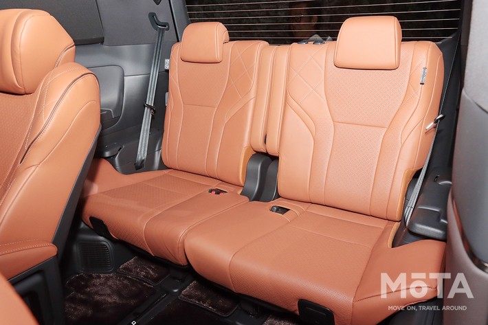 トヨタ ヴェルファイア Z Premier ／ボディカラー：ブラック