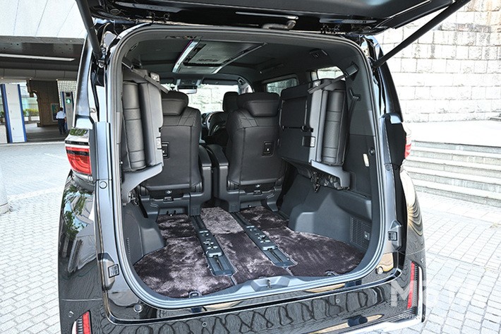 参考：トヨタ アルファード／ヴェルファイアに採用される跳ね上げ収納