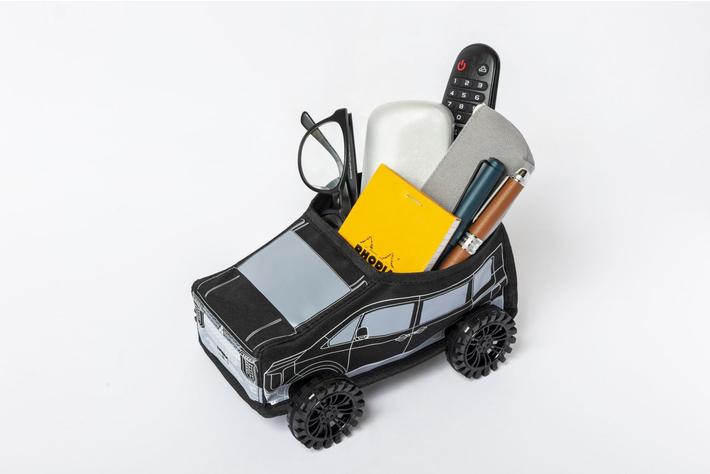 唯一無二のミニバンSUV！『三菱デリカD:5 動くミニチュア収納BOX BOOK