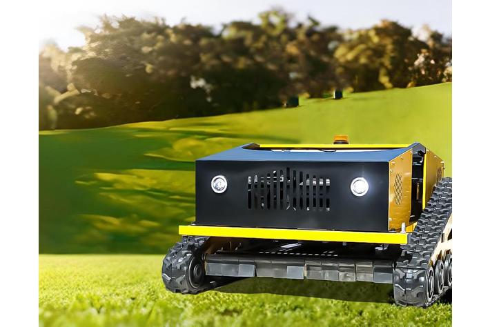 過酷な環境下での草刈り作業を手助けするラジコン草刈機『カルゾー