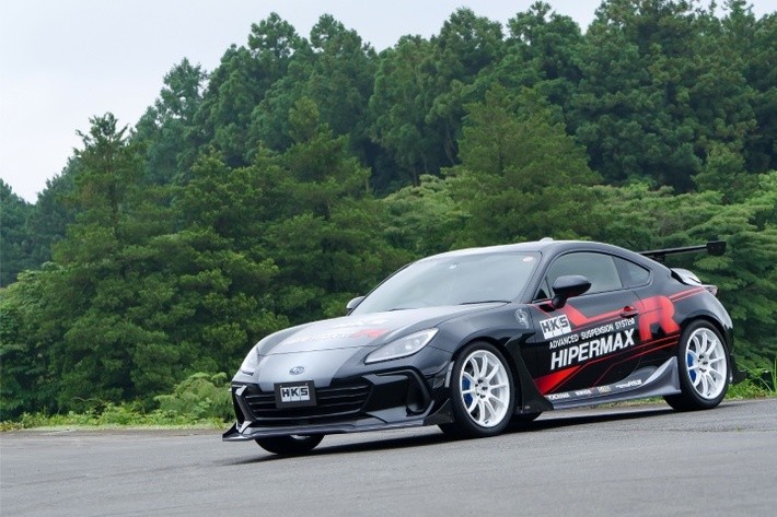 HKSの車高調がGR86/BRZの走りをワンランク上のステージに押し上げる