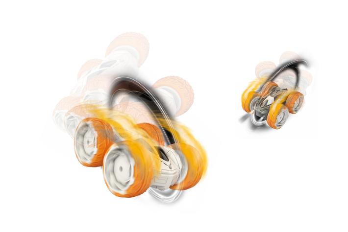 車体が360度回転！壁や段差もアクロバットに乗り越える！「新感覚ラジコン」2種が9月新発売