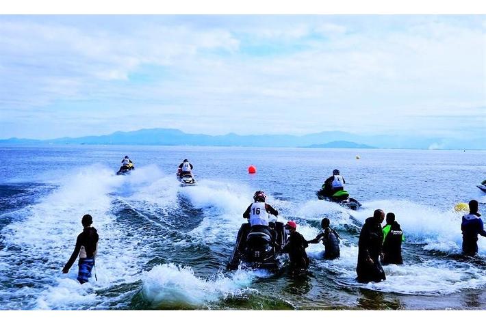 カワサキ ジェットスキー耐久レースを琵琶湖で開催|【業界先取り】業界