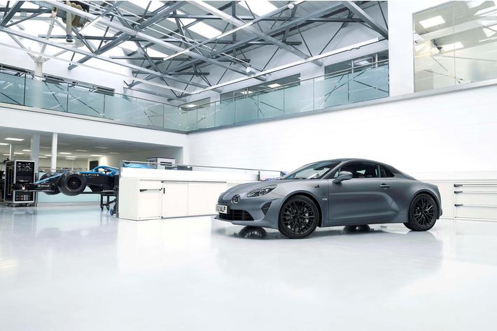 F1の最先端カーボン技術と素材で製造したパーツを採用限定車 アルピーヌ A110 Sエンストン受注開始