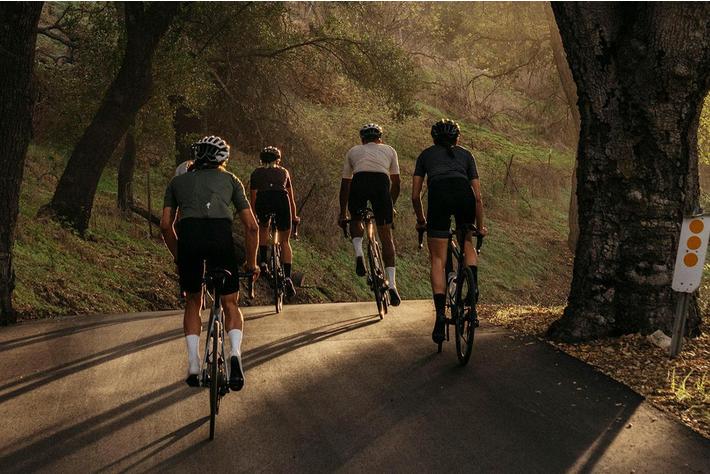 憧れのロードバイク、Tarmac SL7とAethosに9rカーボンを使用したモデルが登場