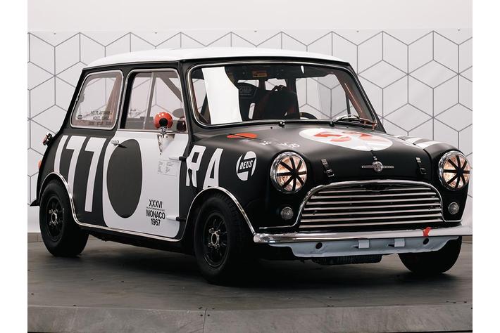 デウス x マット・ウィリー のミニ が18分の１サイズのミニカーに。