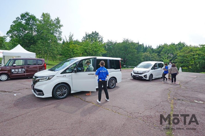 『群サイTAXI』の車両にはステップワゴン モデューロXとフリード モデューロXが使われた。モデューロX開発テストステージとしても知られる群サイのコースを堪能する。