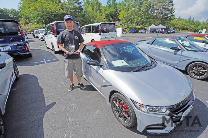 岡山から14時間をかけて会場まで訪れたS660モデューロXオーナーのゆきさん。ミールトイを改造して作り上げたというモデルカーの完成度が評価されてこの日の特別賞を手に入れました。