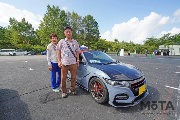 イベントに間に合うようボンネットにグラインダータトゥーを施工したというオーナーは大阪からの参加です。