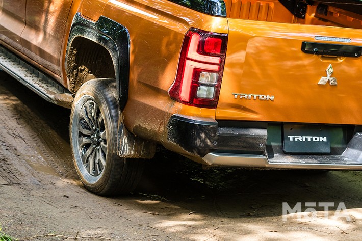 三菱 トライトン