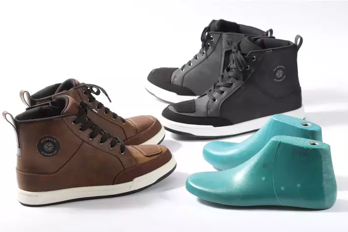 日本人足型に合わせたバイク用ライディングシューズSCOYCO（スコイコ